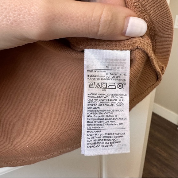 GAP Ribbed Ruffle Long Sleeve Shirt Top Crewneck Camel Tan size M - Picture 5 of 5